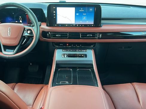 Used 2025 Lincoln Aviator Reserve w/ Equipment Group 201A AWD/4WD image 9