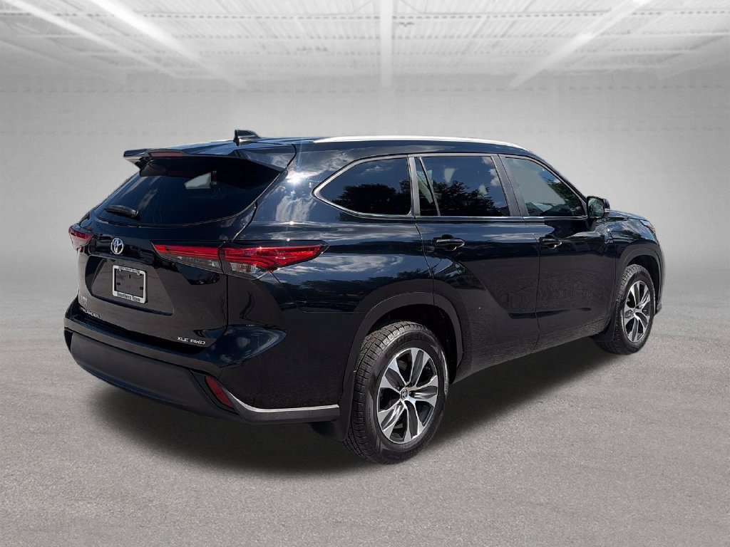 Used 2023 Toyota Highlander XLE AWD/4WD image 6