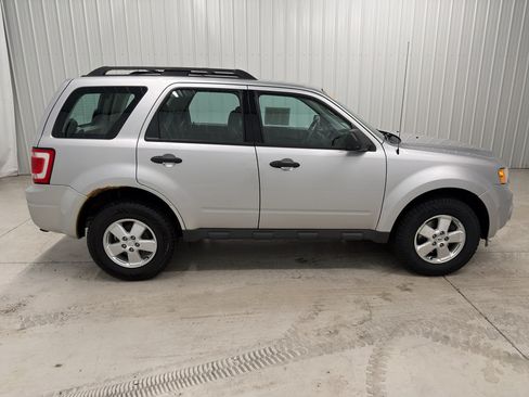 Used 2011 Ford Escape XLS w/ 102A Rapid Spec Order Code AWD/4WD image 4