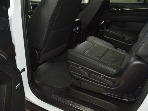 Used 2024 GMC Yukon XL Denali AWD/4WD image 44