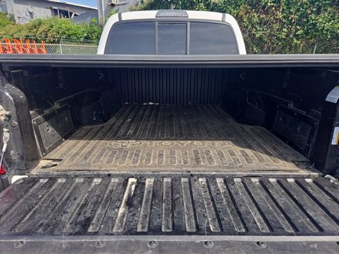 Used 2016 Toyota Tacoma SR w/ Towing Package AWD/4WD image 12