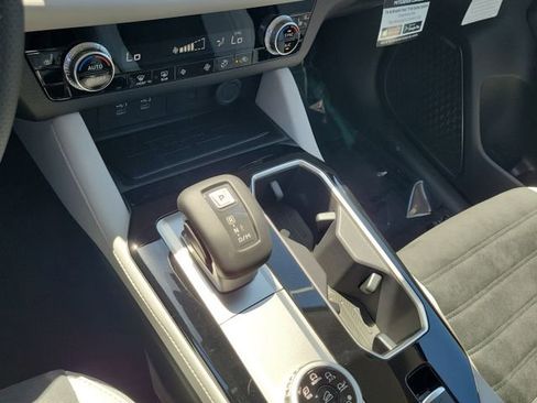 New 2025 Mitsubishi Outlander SE image 31