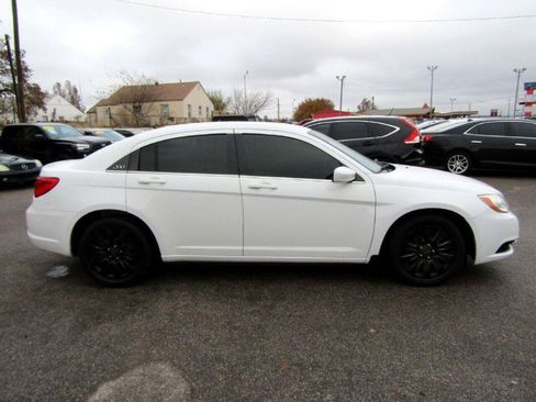Used 2014 Chrysler 200 LX FWD image 7