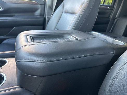 Used 2023 Chevrolet Suburban LT image 36