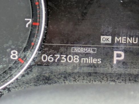 Used 2024 Mitsubishi Outlander SE image 32