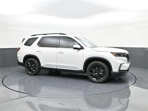 New 2025 Honda Pilot Touring image 15