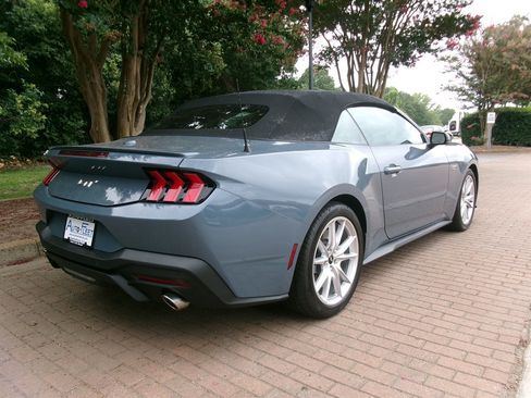 Used 2025 Ford Mustang GT Premium RWD image 9