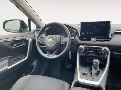 Used 2025 Toyota RAV4 LE AWD/4WD image 10