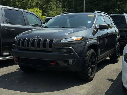 Used 2016 Jeep Cherokee Trailhawk w/ Comfort/Convenience Group AWD/4WD image 2