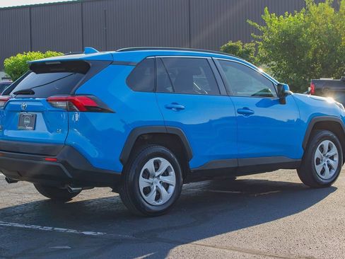 Used 2021 Toyota RAV4 LE FWD image 10