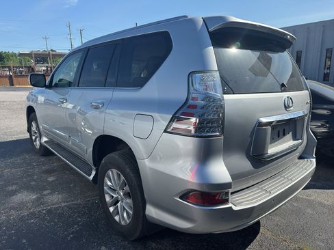 Used 2017 Lexus GX 460 Premium image 2