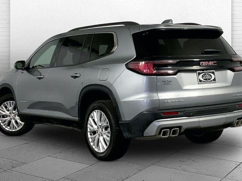 Used 2026 GMC Acadia Elevation w/ Elevation Premium Package FWD image 11