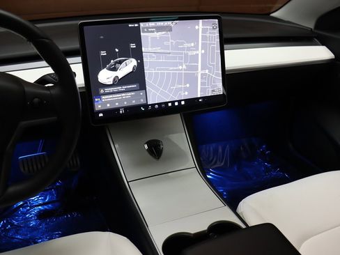 Used 2020 Tesla Model 3 Performance image 27