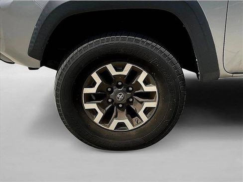 Used 2020 Toyota Tacoma TRD Off-Road AWD/4WD image 10