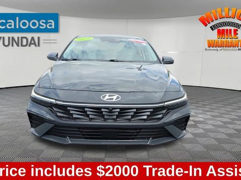 Used 2024 Hyundai Elantra Limited image 2