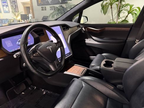 Used 2019 Tesla Model X 75D image 8