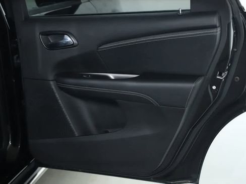 Used 2017 Dodge Journey Crossroad w/ Popular Equipment Group image 32