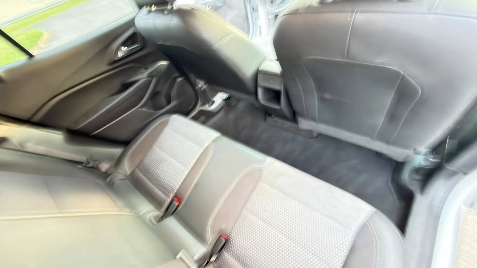Used 2025 Chevrolet Trax LT FWD image 30