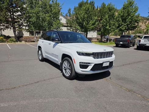 Used 2023 Jeep Grand Cherokee Summit w/ Advanced Protech Group IV AWD/4WD image 15