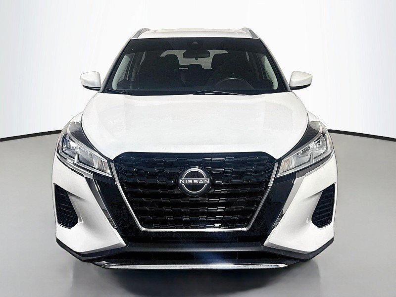 Used 2023 Nissan Kicks SV FWD image 2