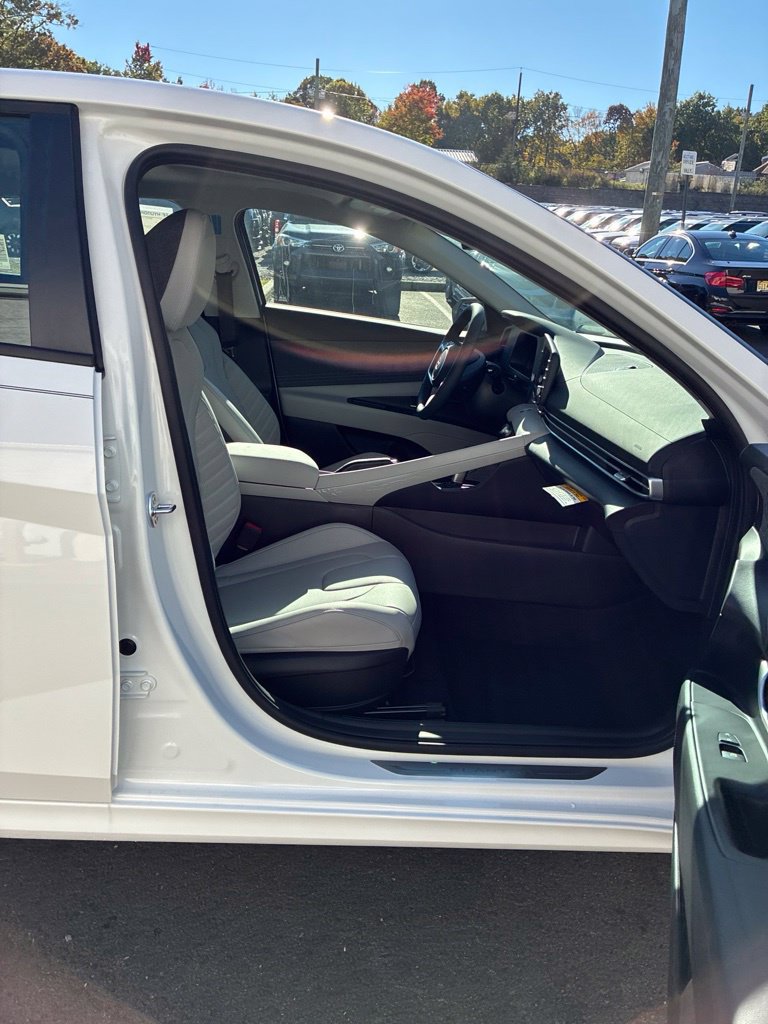New 2026 Hyundai Elantra SEL Sport FWD image 15