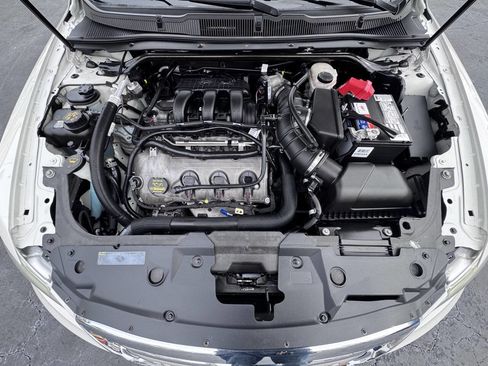 Used 2011 Ford Taurus SE image 37