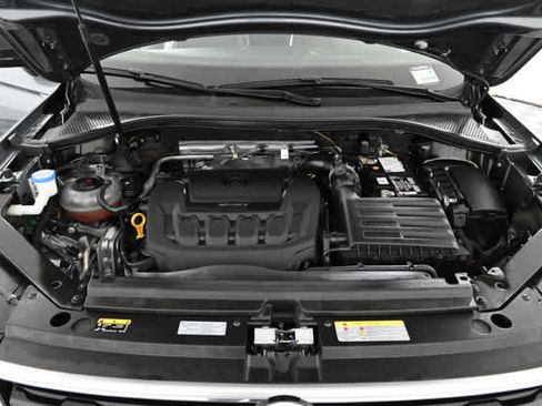 Used 2021 Volkswagen Tiguan SE R-Line image 28