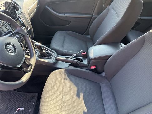 Used 2016 Volkswagen Jetta S image 11