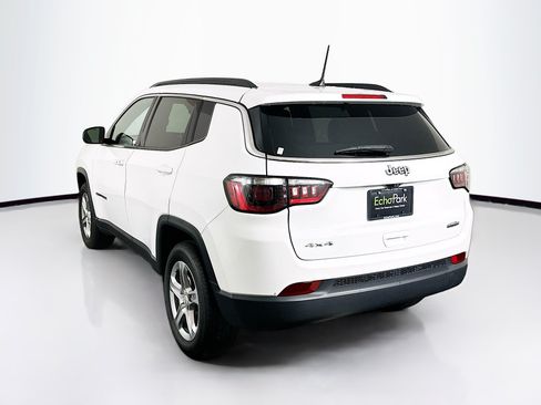 Used 2024 Jeep Compass Latitude AWD/4WD image 5