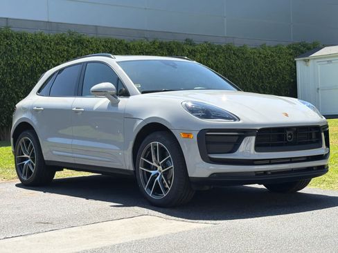 New 2026 Porsche Macan AWD/4WD image 10