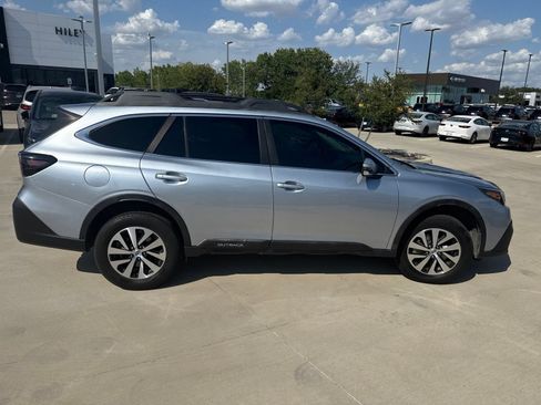Used 2020 Subaru Outback Premium AWD/4WD image 4