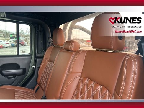 Used 2021 Jeep Gladiator Sport image 39