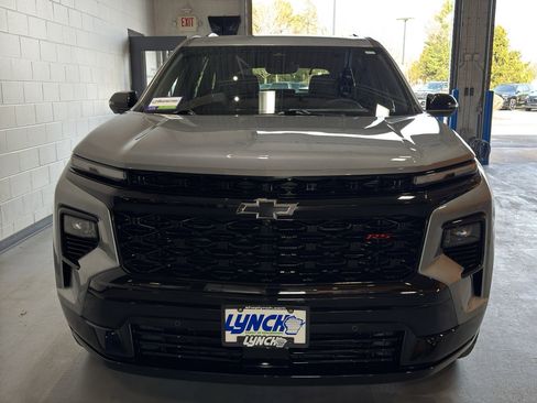 Used 2025 Chevrolet Traverse RS image 8