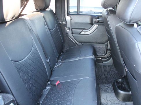 Used 2018 Jeep Wrangler Unlimited Sport S AWD/4WD image 4