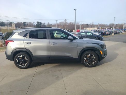 Used 2024 Kia Seltos EX image 8