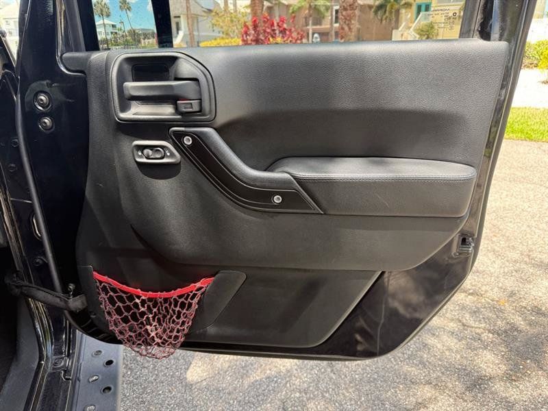 Used 2017 Jeep Wrangler Unlimited Rubicon AWD/4WD image 21