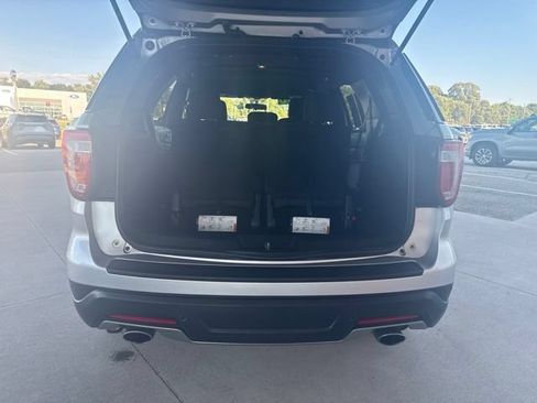 Used 2018 Ford Explorer XLT FWD image 33