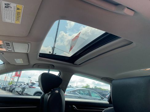 Used 2018 Honda Accord Touring image 16