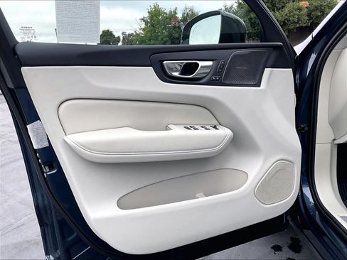 New 2026 Volvo XC60 T8 Ultra w/ Protection Package Premier AWD/4WD image 24