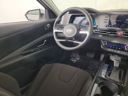 New 2025 Hyundai Elantra Blue image 5