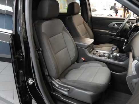 Used 2023 Chevrolet Traverse LT image 28