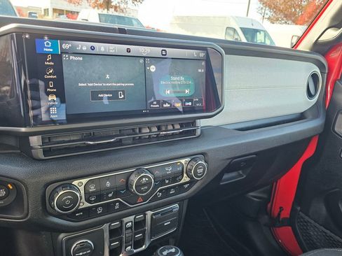 Used 2024 Jeep Wrangler Sport S image 26