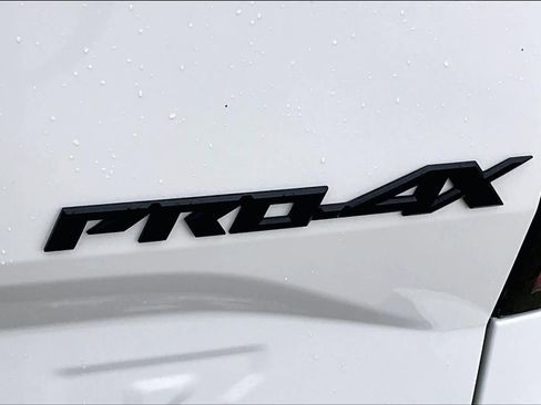 Used 2024 Nissan Frontier PRO-4X w/ Off-Road Protection Package image 10