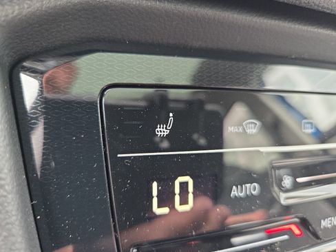 New 2026 Volkswagen Taos SE AWD/4WD image 28