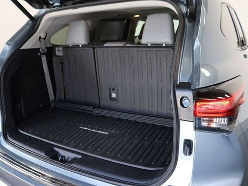 Used 2021 Toyota Highlander Platinum AWD/4WD image 28