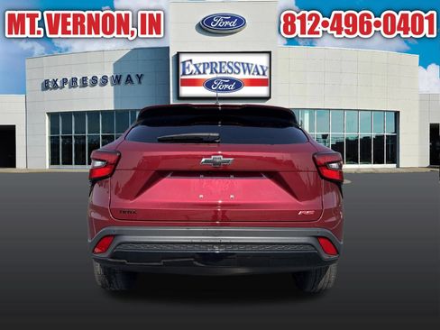 Used 2025 Chevrolet Trax RS w/ Sunroof Package FWD image 13