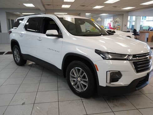 Used 2023 Chevrolet Traverse LT image 16