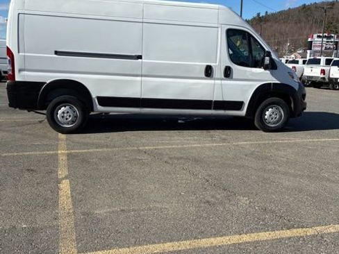 Used 2023 RAM ProMaster 2500 image 8