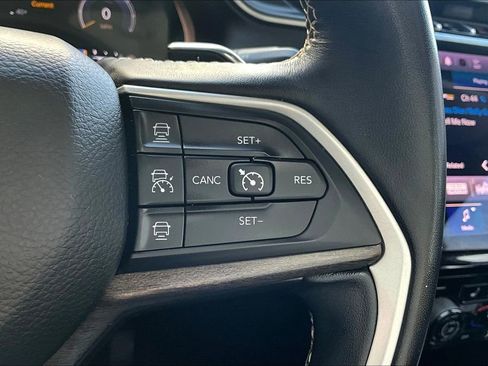 Used 2022 Jeep Grand Cherokee Limited image 12