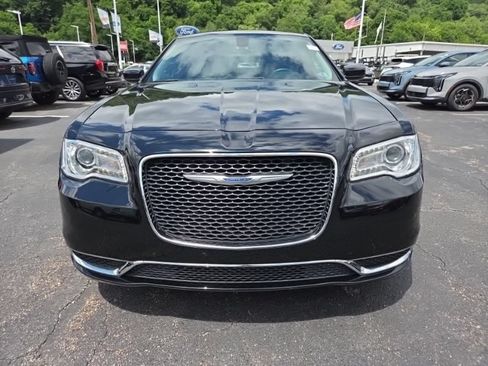 Used 2022 Chrysler 300 Touring RWD image 2